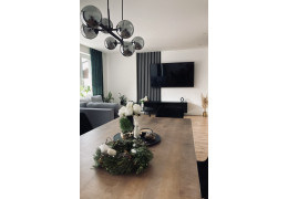 Czarna lampa z kulami – hit nowoczesnych salonów. Jak dobrać lampę kule do salonu?