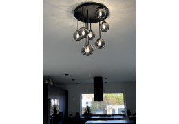 Nowoczesna lampa loftowa ze szklanymi kulami – designerskie oświetlenie wnętrz